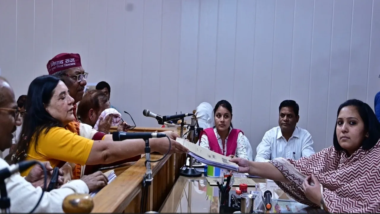 Loksabha election 2024: भाजपा प्रत्याशी मेनका गांधी समेत दो ने किया नामांकन