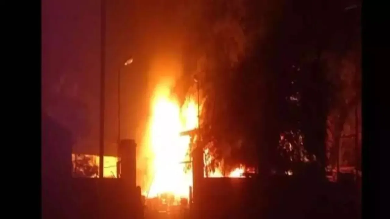 नोएडा में सरकारी अस्पताल में आग, कोई हताहत नहीं-मरीजों को किया गया शिफ्ट 