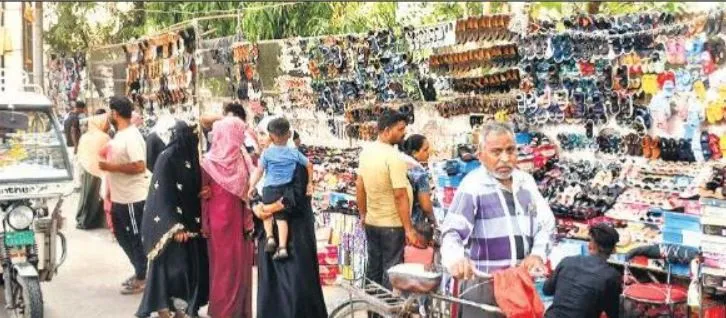 बरेली: अतिक्रमण हटाओ अभियान थमते ही फुटपाथ पर सज गईं दुकानें, जाम के बने रहे हालात