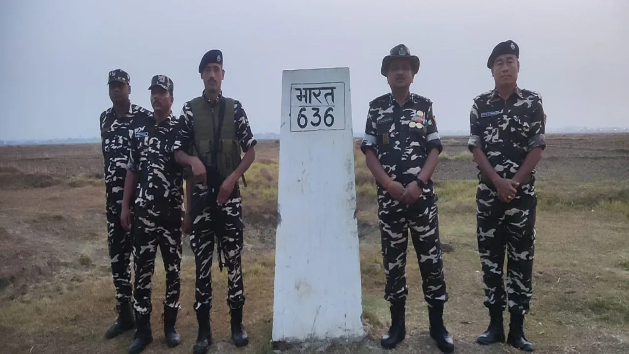 श्रावस्ती: एसएसबी कमांडेंट ने भारत- नेपाल सीमा का गश्त कर लिया सुरक्षा का जायजा 