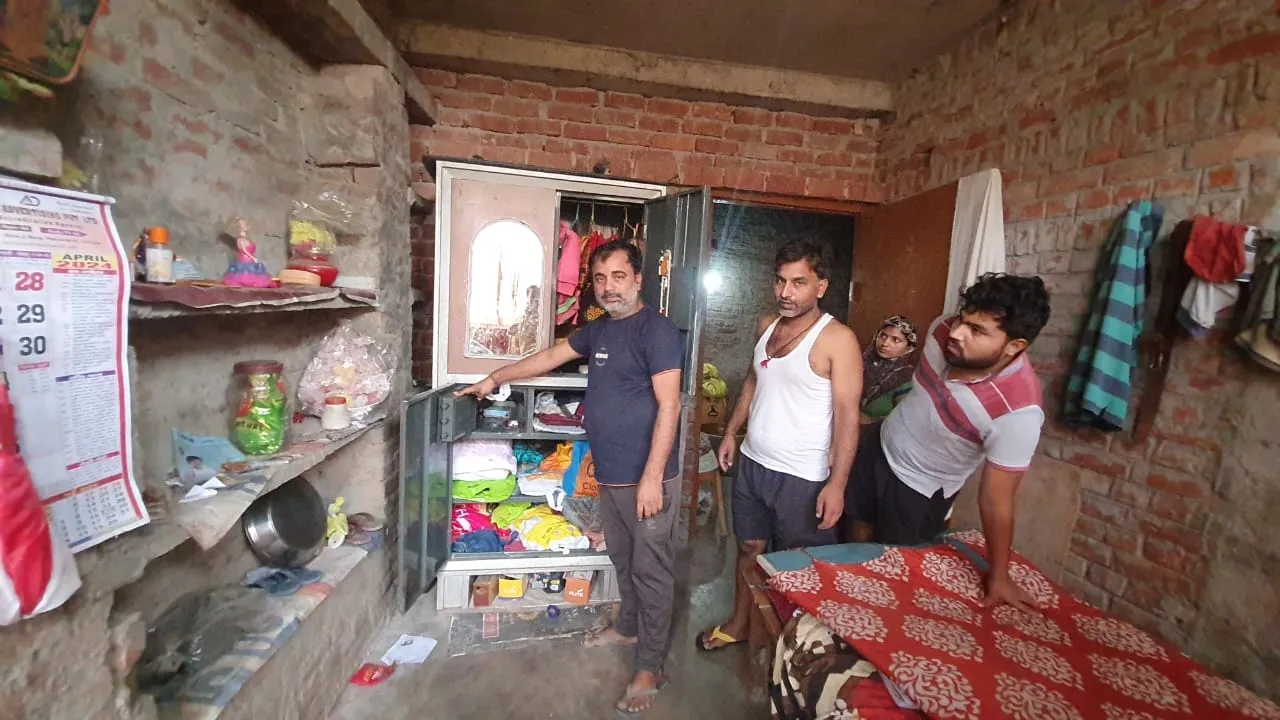 तीन घरों का ताला तोड़कर नकदी सहित लाखों के आभूषण चोरी, ग्रामीणों में दहशत 