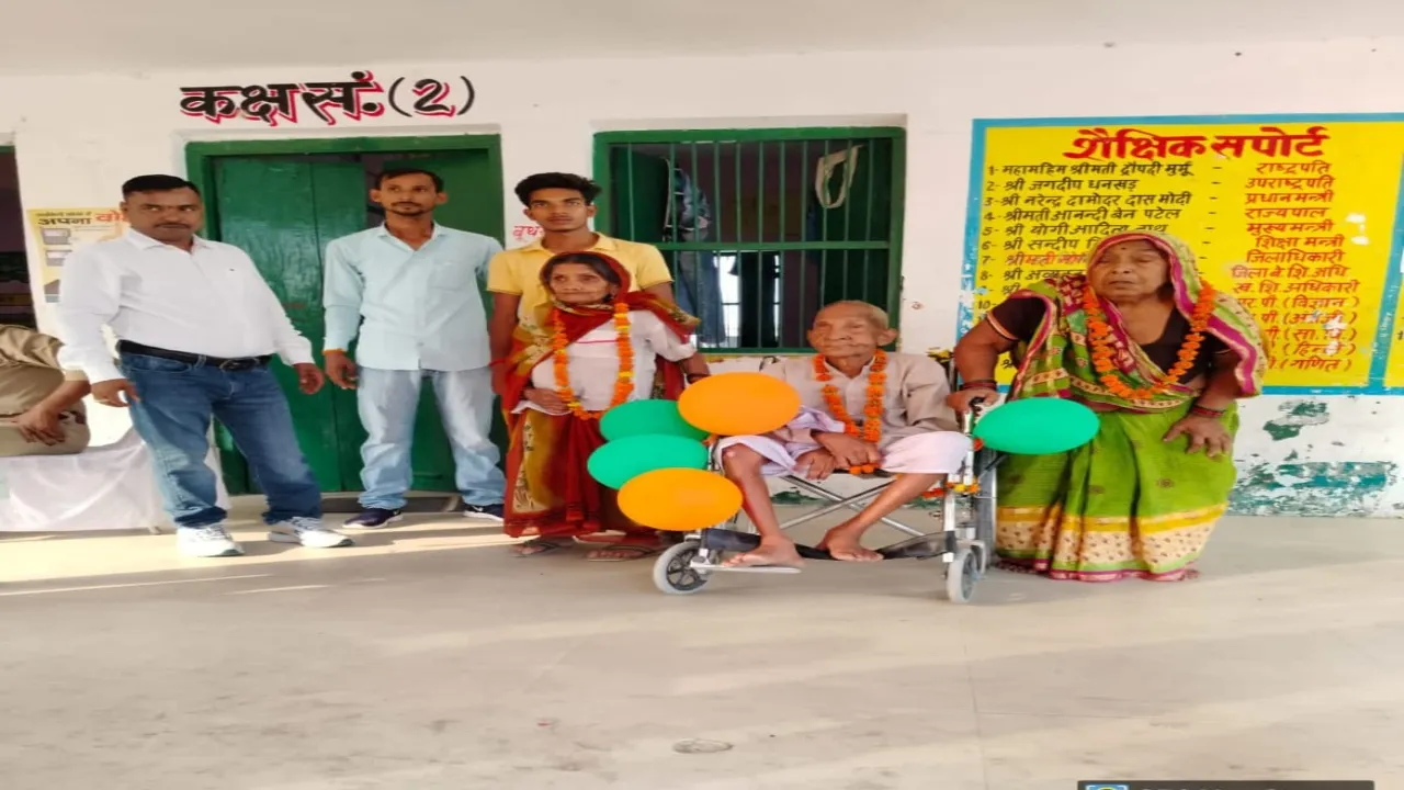 बहराइच वोटिंग: पहले सम्मान फिर दिव्यांग और बुजुर्गों ने किया मतदान