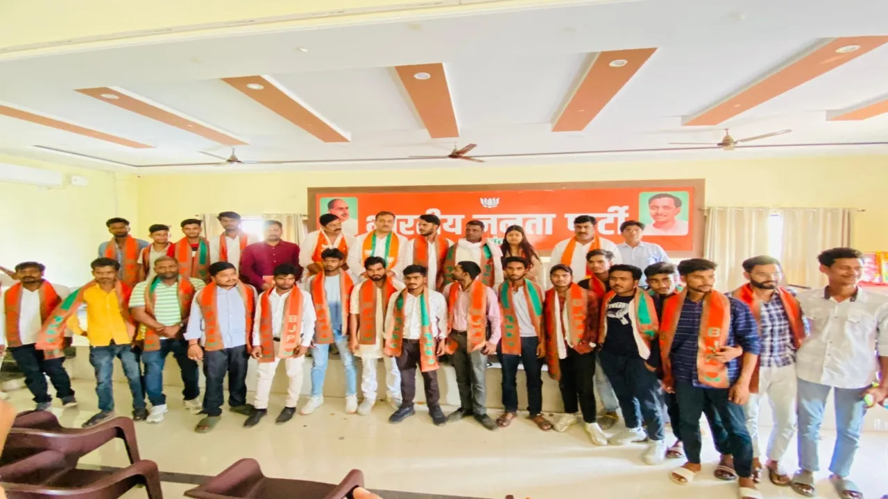 बाराबंकी: सपा के जिला सचिव और एनएसयूआई के जिलाध्यक्ष BJP में शामिल