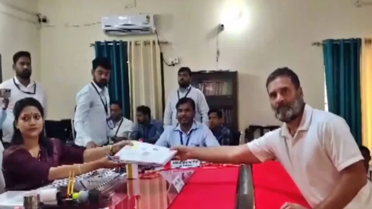 नामांकन के बाद राहुल गांधी ने लिखा भावुक पोस्ट, कहा-मेरी मां ने मुझे सौंपी कर्मभूमि, अमेठी-रायबरेली दोनों मेरा परिवार   