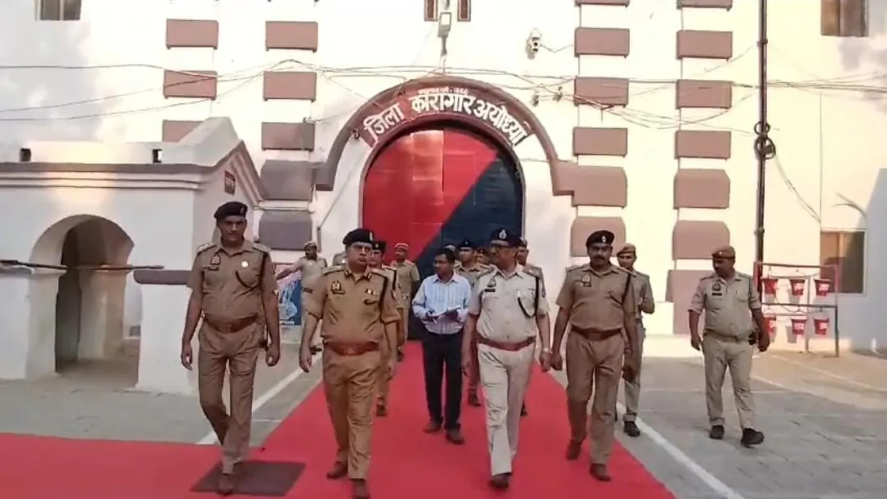 अयोध्या जेल पहुंचे डीजी जेल पीवी रामा शास्त्री, परखी व्यवस्थाएं-जेल मैनुअल से दिखे संतुष्ट   