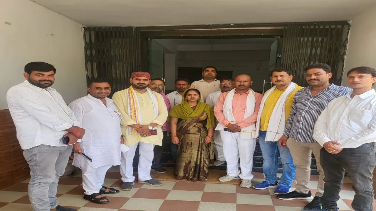 गोंडा: सचिव पिटाई मामले में प्रधान संगठन व सचिव संघ आमने-सामने, सीडीओ से मिले प्रधान संगठन प्रतिनिधि