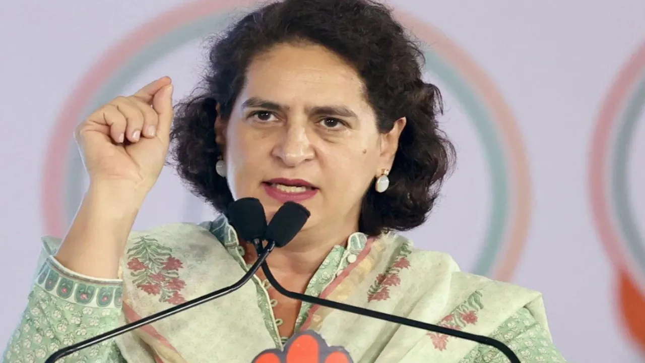 परिवार के मुखिया को आंखों की शर्म नहीं खोनी चाहिए, प्रियंका गांधी का प्रधानमंत्री मोदी पर पलटवार