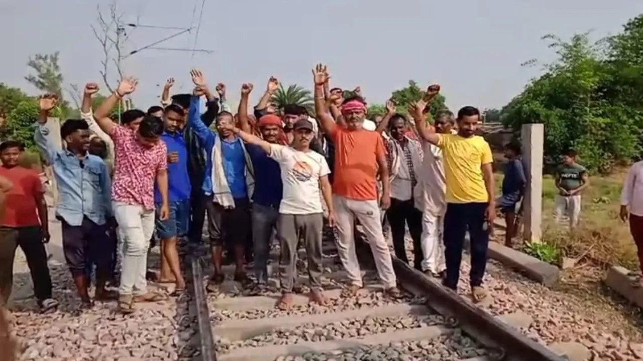 मीरजापुर में ग्रामीणों ने किया प्रदर्शन, मतदान बहिष्कार की दी चेतावनी-जानें वजह   