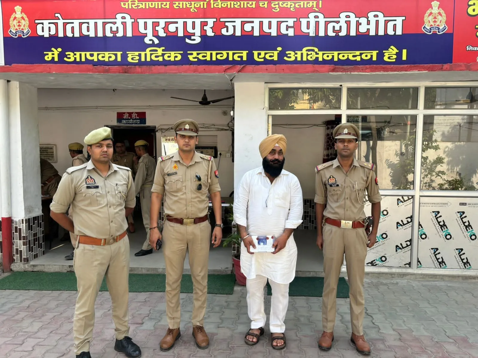 पीलीभीत: गन्ना समिति के पूर्व अध्यक्ष का बेटा देशी पिस्टल के साथ गिरफ्तार, SOG ने मैगजीन और कारतूस किए बरामद