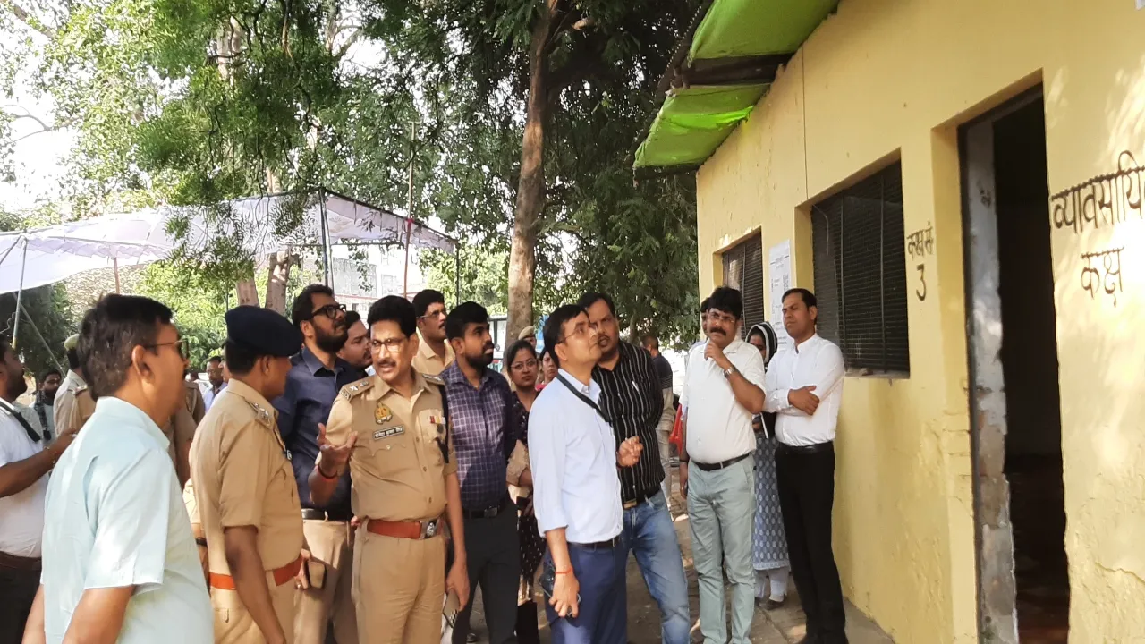 यूपी में इस जिले के कर्मचारी वोटिंग-डे से पहले ही करेंगे मतदान, डाक से पड़ेंगे वोट-जानें वजह