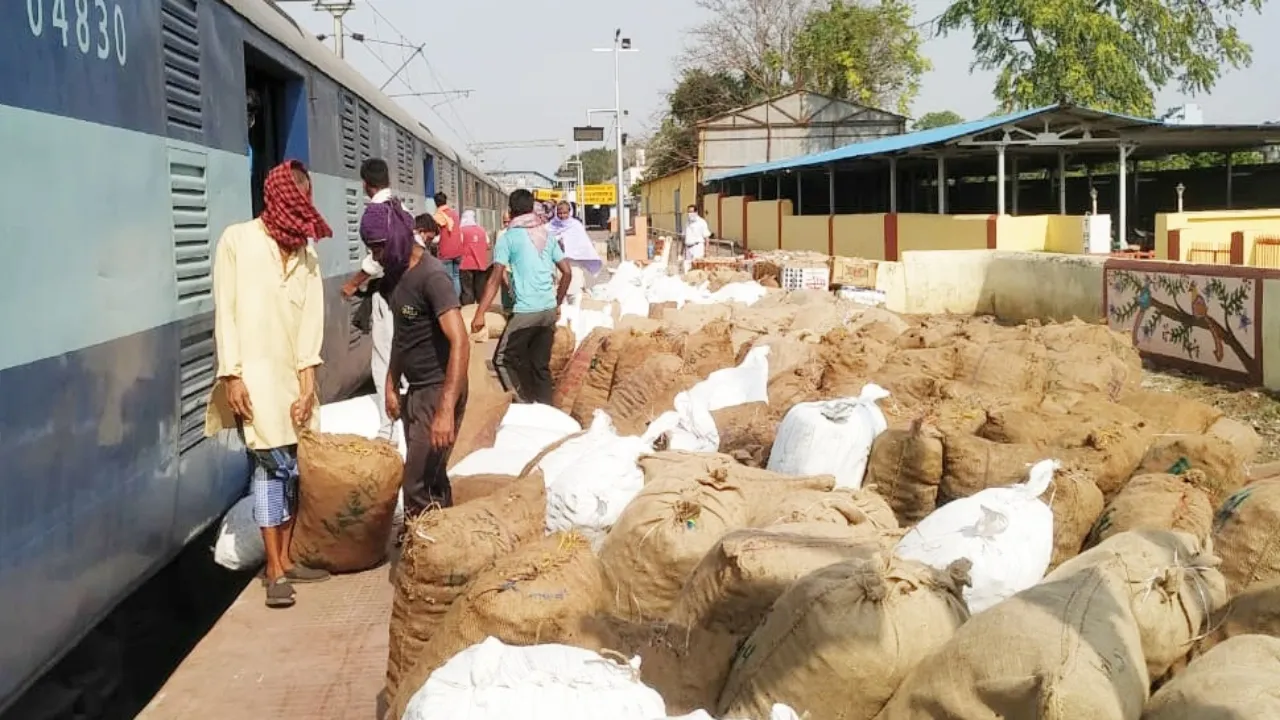 माल लदान में बेहतर सुविधा दे रहा है पूर्वोत्तर रेलवे, कमाए 24.09 करोड़ 