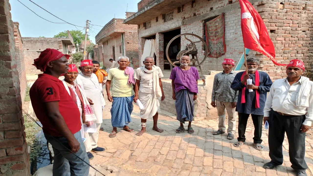 इंडिया गठबंधन के सपा प्रत्याशी आरके चौधरी के लिए भाकपा माले ने मांगे वोट, भाजपा हराओ-देश बचाओ का लगाया नारा  