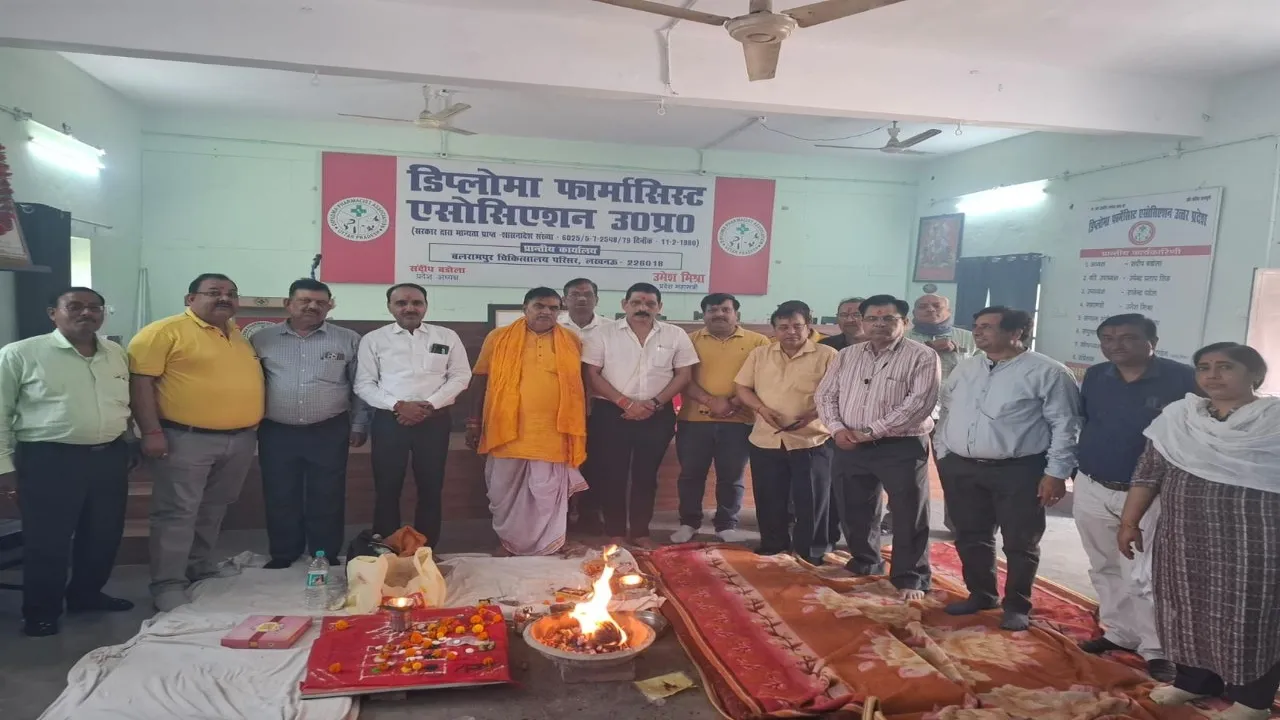 दवाओं से दूसरों की जिंदिगी बचाने वाले फार्मासिस्ट अपनी जान की सलामती मांगने को कर रहे हवन, पढ़िए ये हैरान करने वाली खबर
