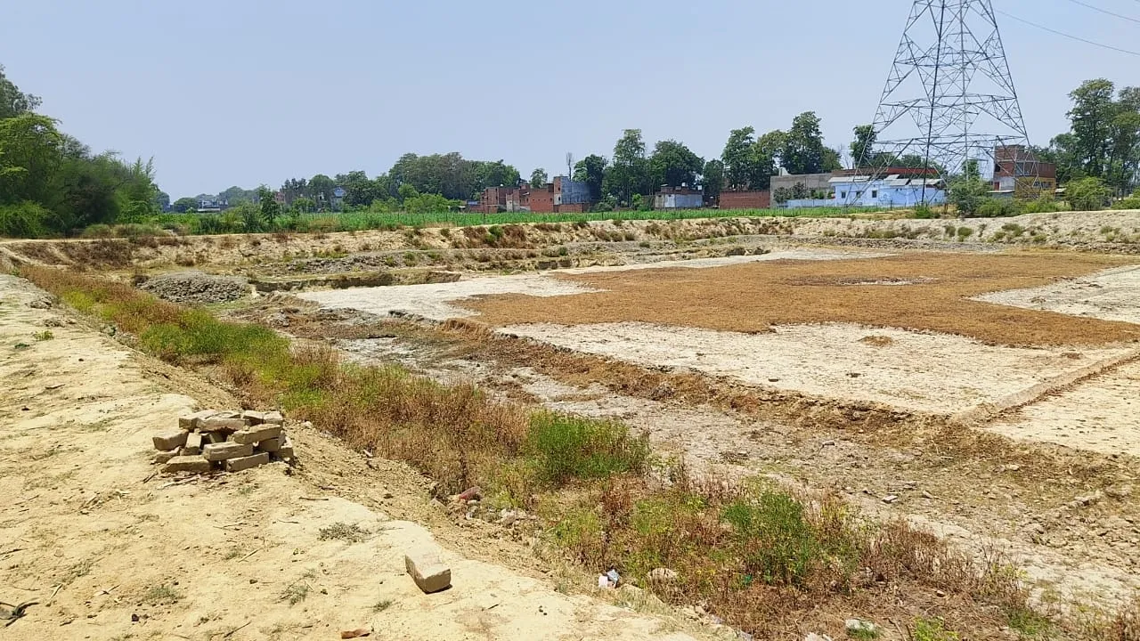 अयोध्या में केंद्र सरकार की स्कीम हुई धड़ाम, दो करोड़ रुपये की लागत से बने अमृत सरोवर सूखे 