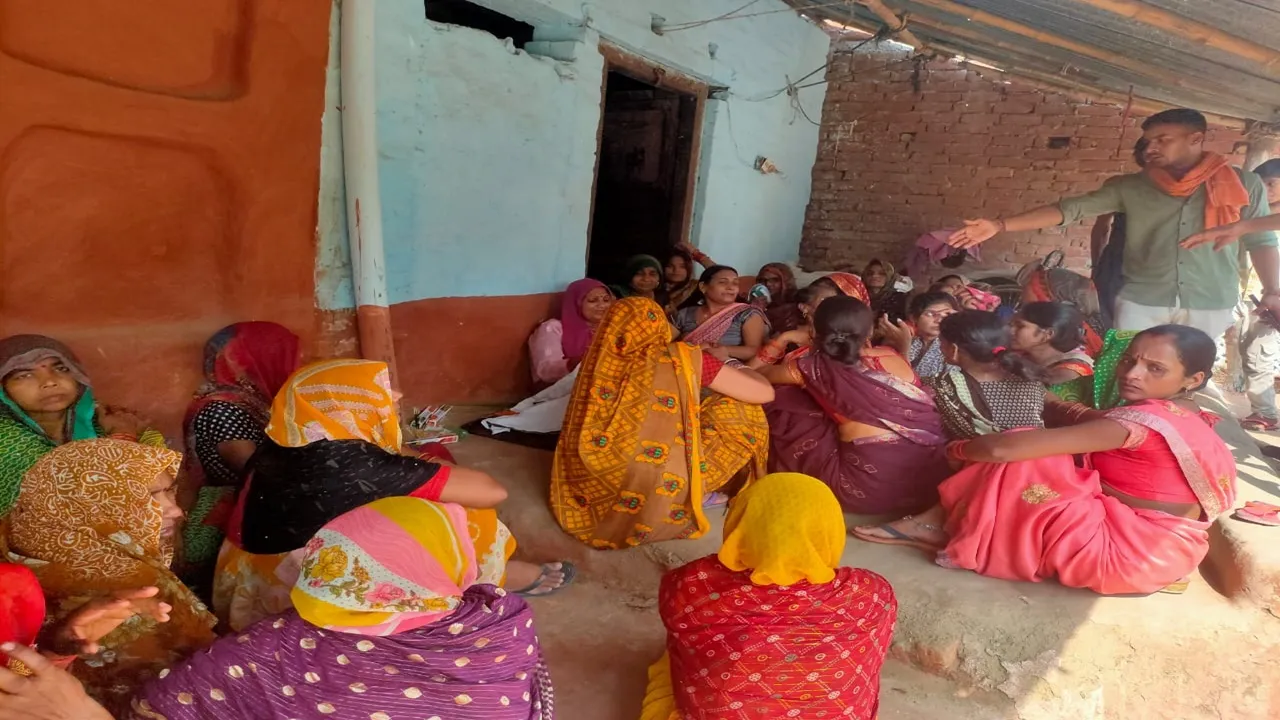  हरदोई: पूर्व सांसद डॉ अंजू बाला ने डाला वोट, मतदान कर घर लौट रहे युवक की हार्ट अटैक से मौत 