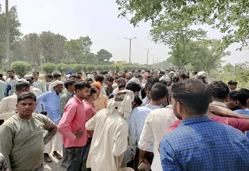 मुरादाबाद : गांव पहुंचे दोनों श्रमिकों के शव तो दहाड़ें मारकर रोने लगे परिजन, गमगीन माहौल में हुआ अंतिम संस्कार