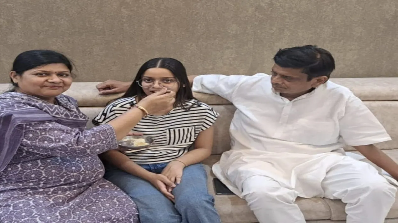 बहराइच: हाईस्कूल में श्रेया और इंटर में आर्यन ने किया टॉप, खुशी से झूम उठे मेधावी छात्र