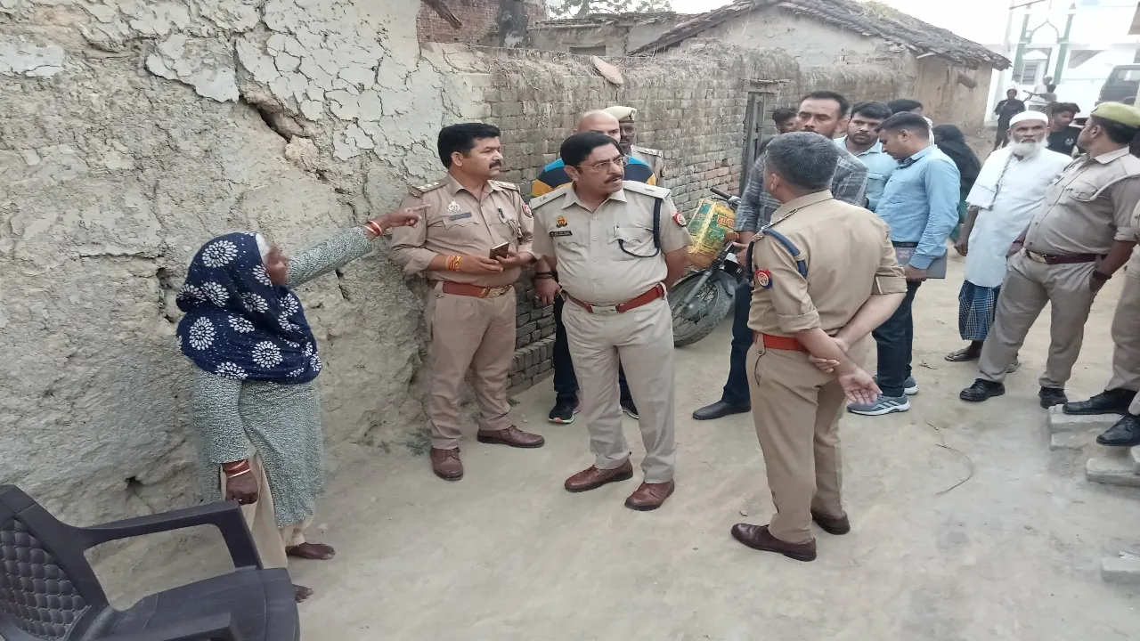 बहराइच में पुलिस चौकी के सामने महिला से लूट, बाइक से आये और ले गए 60 हजार रुपये 