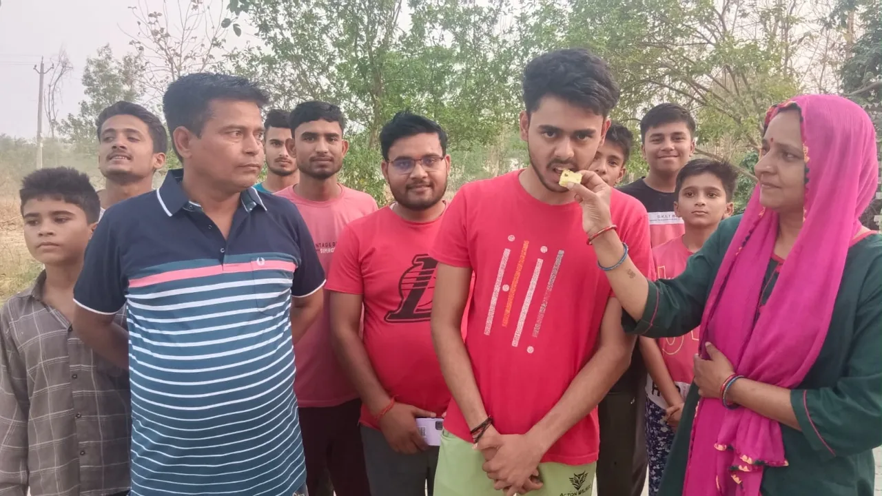 परिणाम की चिंता छोड़ करें लक्ष्य पर फोकस, सफलता कहेगी आपकी मेहनत की कहानी-पढ़िए कैसे टॉपर बने गोंडा के वरुण  