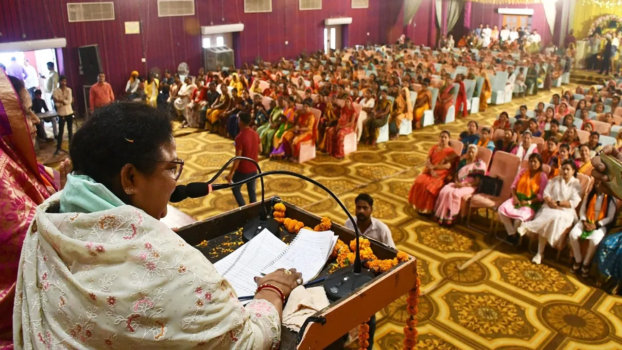 बाराबंकी: पूर्व मंत्री अनुपमा जायसवाल की हुंकार, बोलीं- देश की महिलाओं का मोदी पर भरोसा, गुंडों-माफियाओं और रोड साइड रोमियो पर कसी नकेल