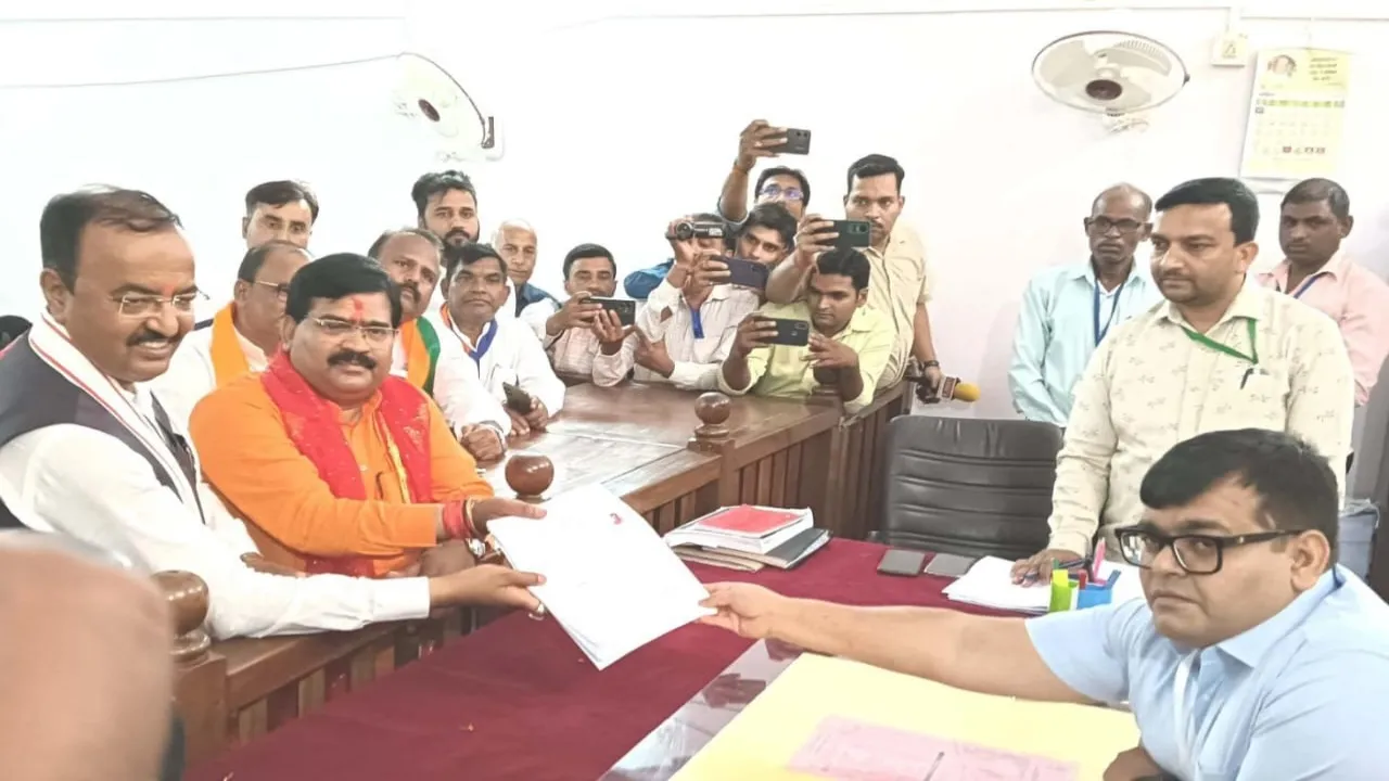 प्रतापगढ़ में भाजपा नेताओं के भीतरघात पर बिफरे डिप्टी सीएम केशव मौर्य, दिया अल्टीमेटम
