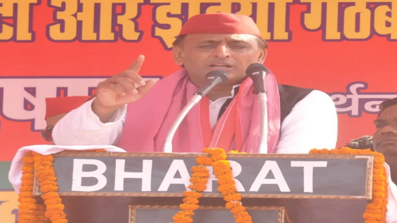 सरकार बनी तो आटा के साथ डेटा भी देंगे फ्री :अखिलेश यादव 