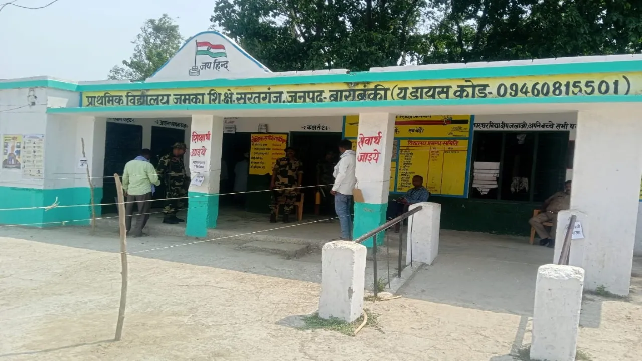 बाराबंकी: पांच घंटे तक नहीं पड़ा एक भी वोट, कार्मिक करते रहे इंतजार