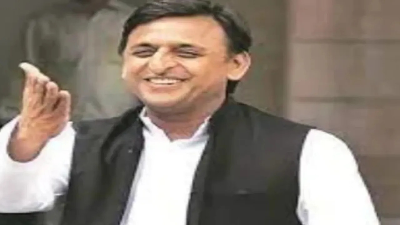 अखिलेश यादव ने सोशल मीडिया पर BJP को घेरा, कहा-अब कोविड वैक्सीन सर्टिफिकेट से बहुचर्चित तस्वीर...   