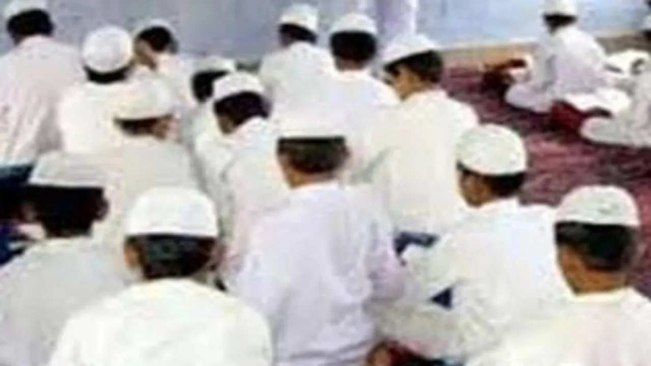 लखनऊ के इस मदरसे पर बच्चों को कट्टरपंथी तालीम देने का आरोप, बाल आयोग टीम ने की कार्रवाई-21 बच्चे कराये रेस्क्यू 