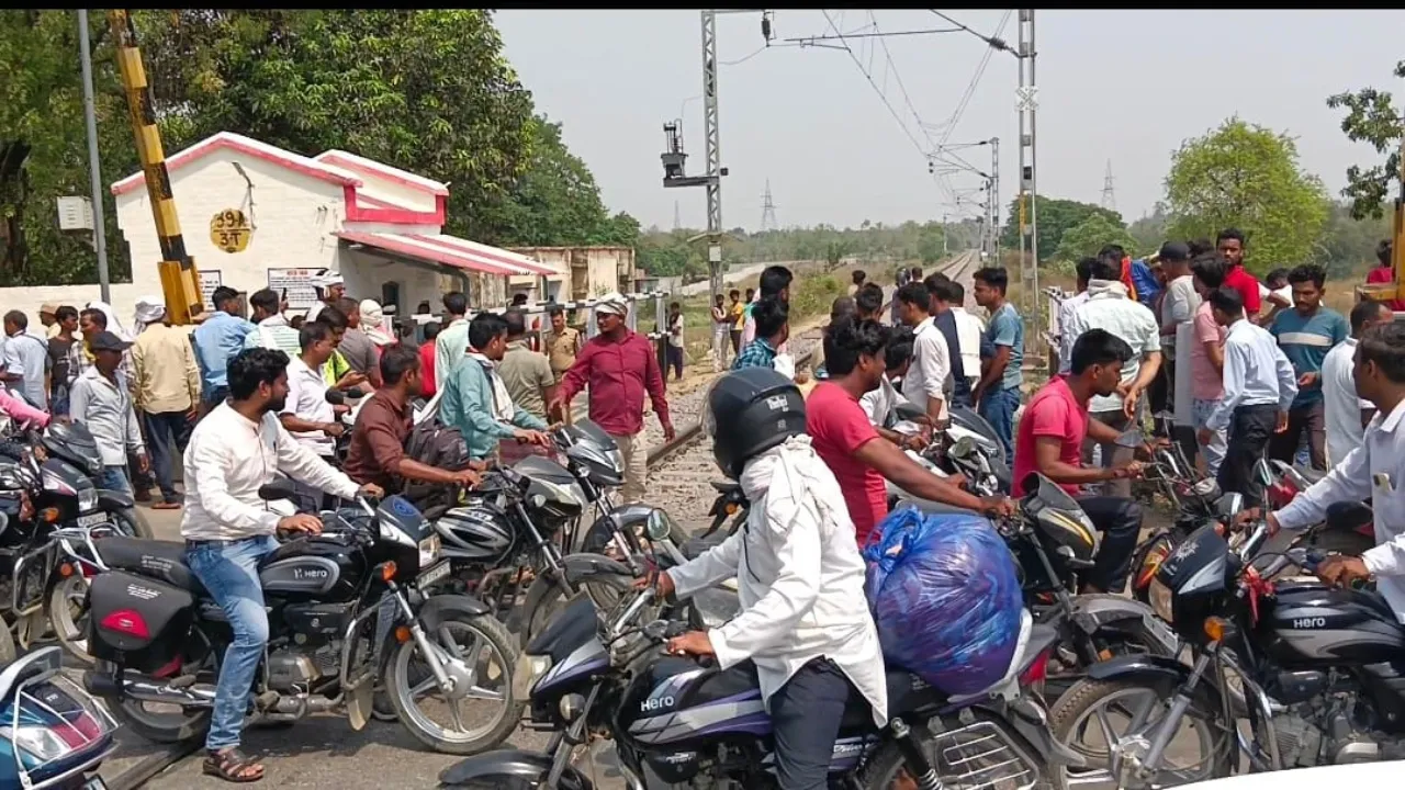 बहराइच में हादसा: ट्रेन से कट कर महिला समेत दो की मौत 