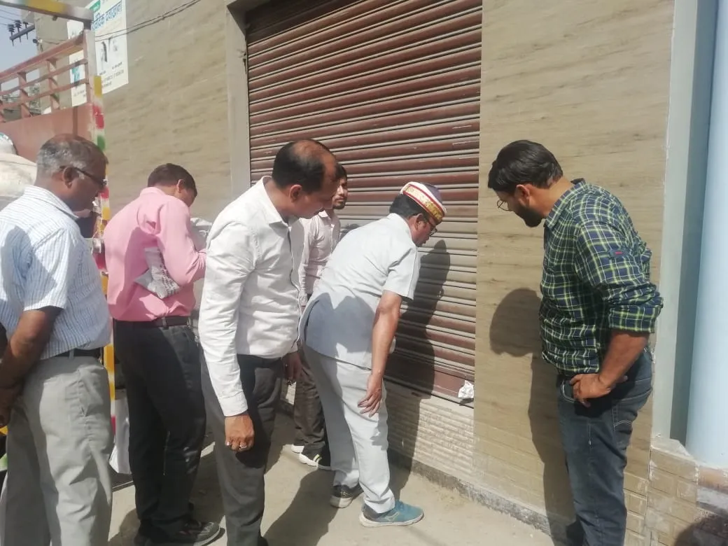 मुरादाबाद: स्वास्थ्य विभाग की टीम ने हुसैनी दवाखाना किया सील, 10 लाख की दवाएं जब्त
