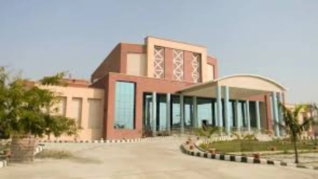 पुनर्वास विवि: पदभार ग्रहण की रार पहुंची चुनाव आयोग, BBAU कुलपति ने लिखा पत्र  