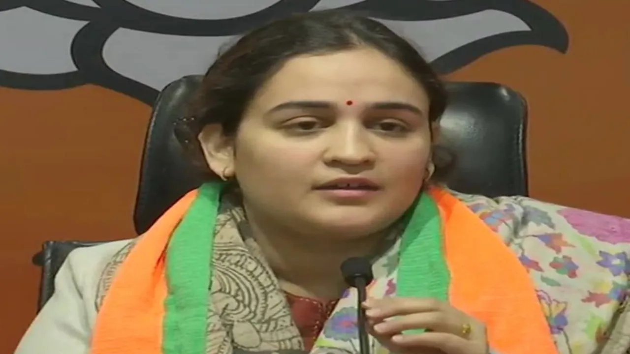 अपर्णा यादव का राम गोपाल पर पलटवार, कहा-राम विरोधी है SP, इन्हे सबक सिखाएगी जनता 