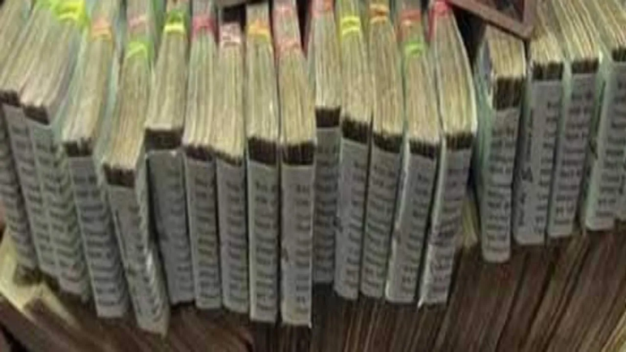 बहराइच में एसएसटी टीम ने फार्च्यूनर से बरामद किये तीन लाख रुपये, नहीं दे पाए हिसाब 