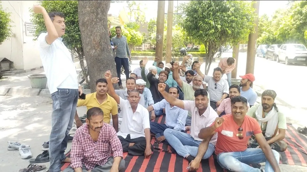 रुद्रपुर: वीडियो वायरल होने पर भड़के विद्युत विभाग के लाइनमैन