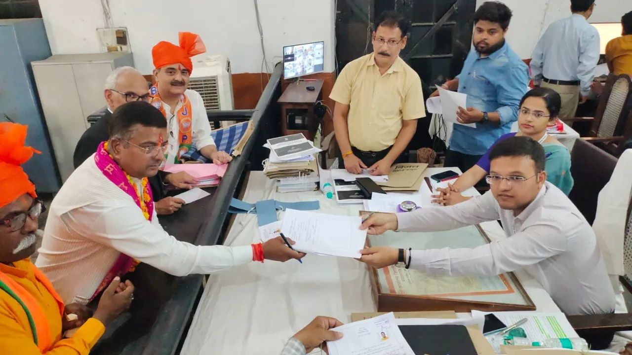 इलाहाबाद सीट से भाजपा उम्मीदवार नीरज त्रिपाठी और फूलपुर सीट से प्रवीण पटेल ने किया नमांकन