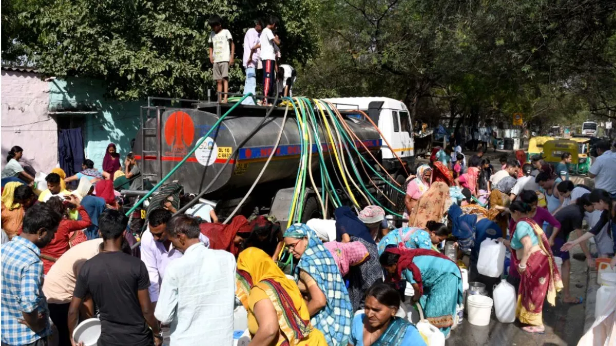 दिल्ली में जल संकट: SC पहुंची AAP सरकार, हरियाणा-यूपी और हिमाचल से पानी की मांग 