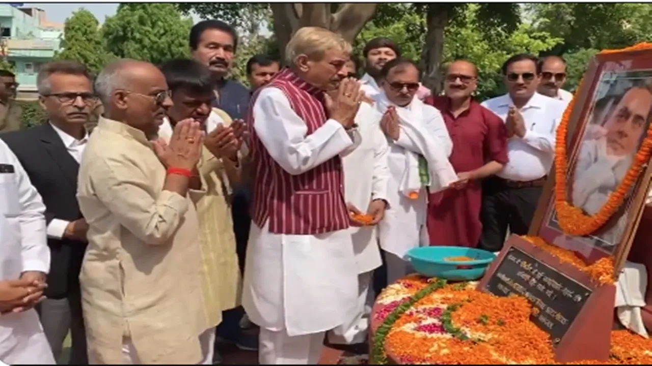 राजीव गांधी की पुण्य तिथि आज: प्रयागराज में प्रमोद तिवारी समेत कई कांग्रेस नेताओं ने दी श्रद्धांजलि