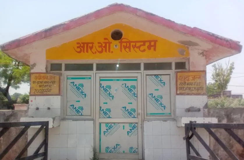 बदायूं: गर्मी में भी पेयजल को तरस रहीं गर्भवती और तीमारदार