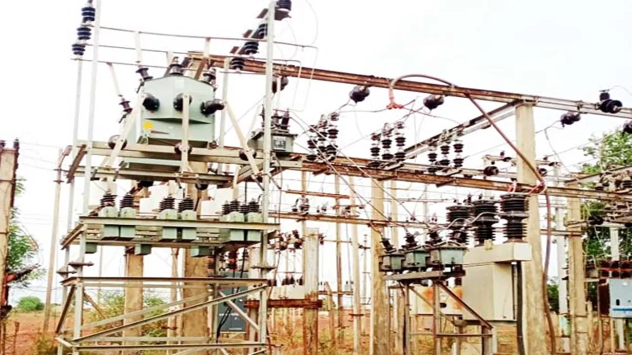 लखनऊ: विद्युत उपकेंद्र पर भीड़ का हमला, कर्मचारियों को पीटा, जेई ने 200 अज्ञात लोगों के खिलाफ दर्ज कराई रिपोर्ट