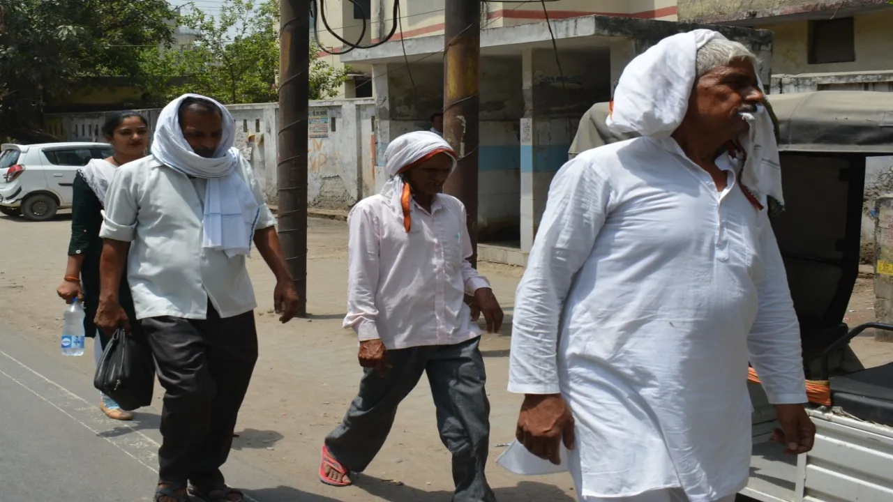 नौतपा का दिख रहा असर, हरदोई में भीषण गर्मी से लोग बेहाल, पारा 45 के पार-हीट वेव से प्रापर्टी एजेंट की मौत