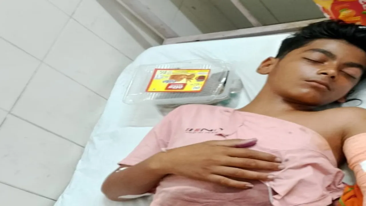 गोंडा में तेज रफ्तार डम्पर ने किशोर को कुचला, हालत गंभीर-डॉक्टरों को काटना पड़ा हाथ