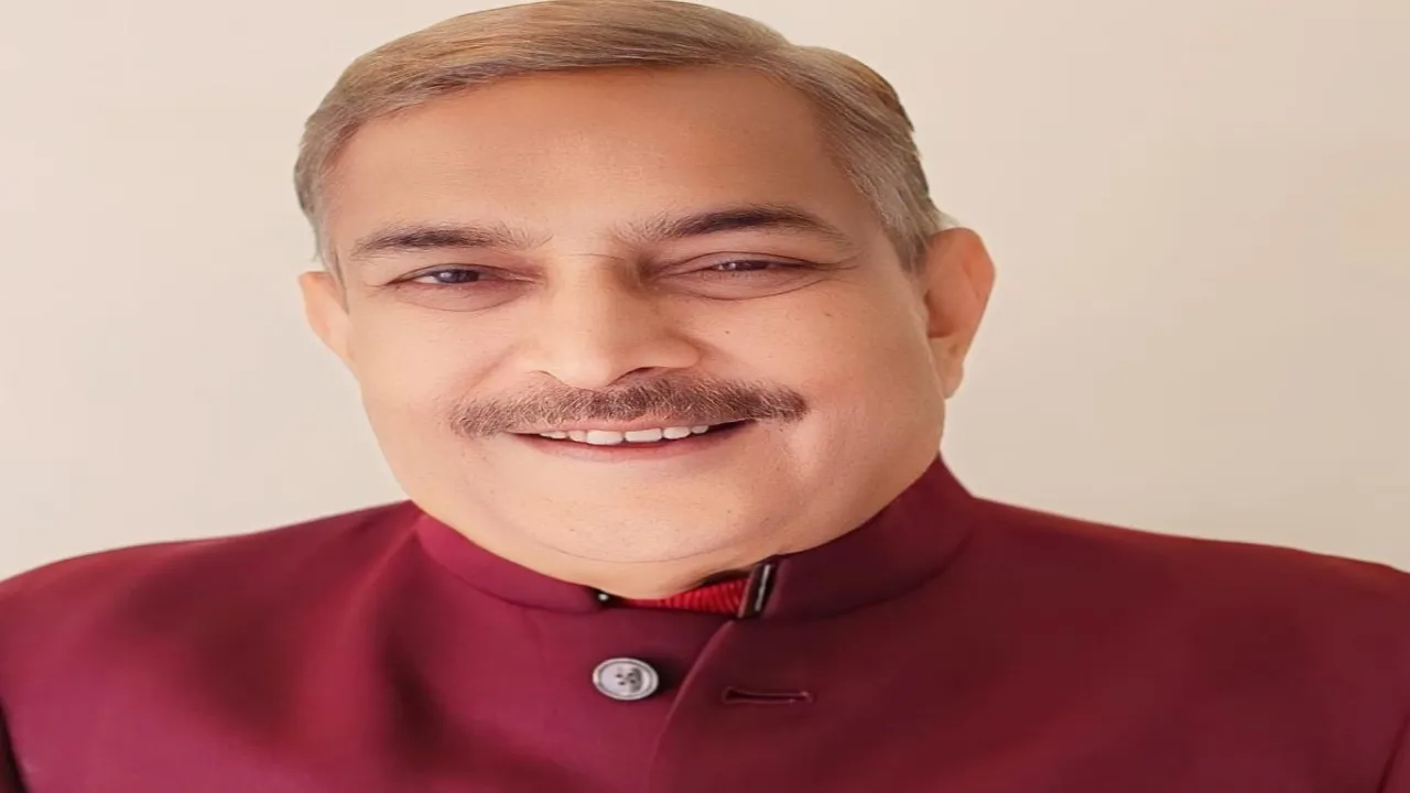 इतिहास के सर्वकालीन युगपुरूष हैं गांधी, पीएम ने किया अपमान :प्रमोद तिवारी 