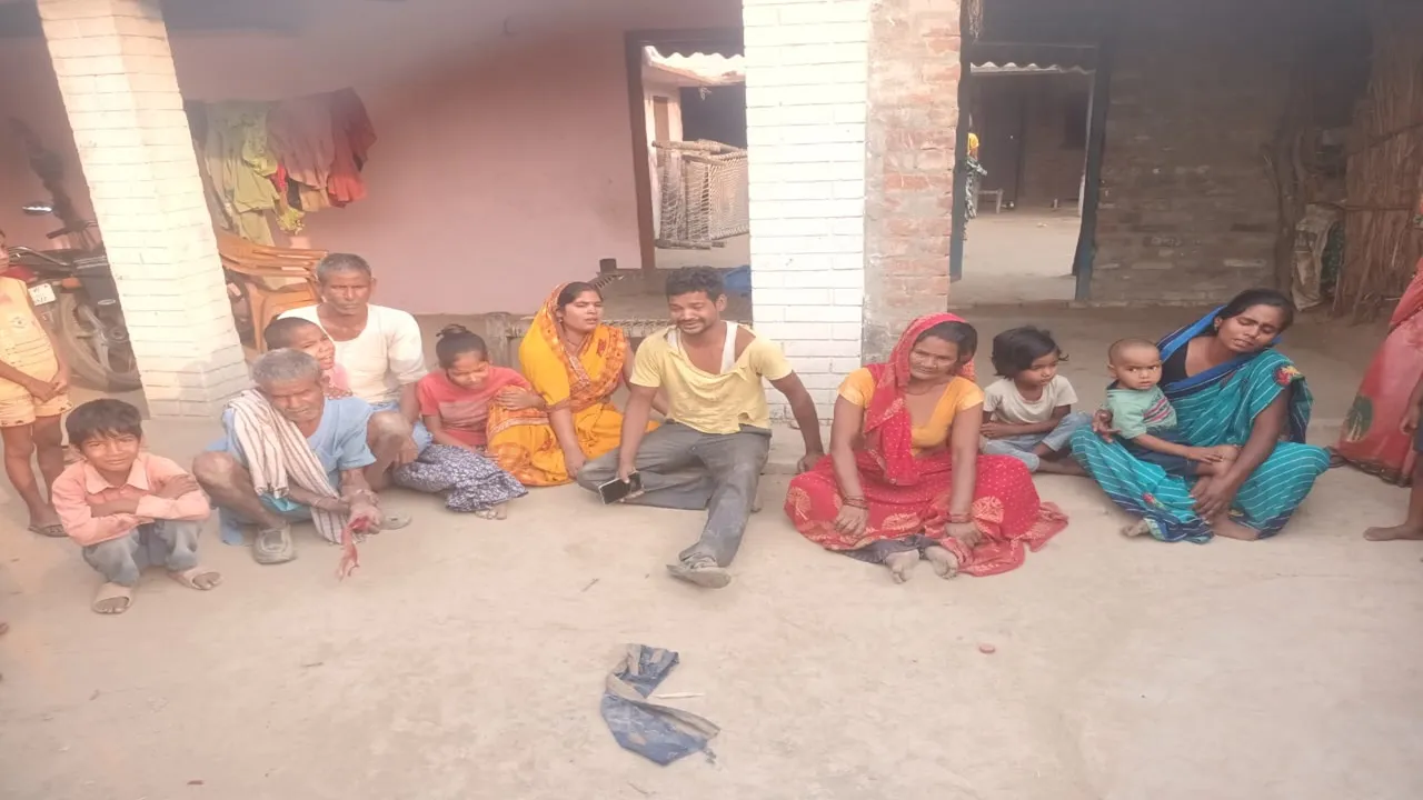 Video: बहराइच में दबंगों के हौसले बुलंद! पहले खेत में युवक जमकर पीटा, फिर पूरे परिवार को घर में घुसकर लाठी डंडों से मारा