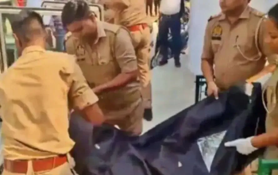 आगरा में मस्जिद के अंदर मिला खून से लथपथ महिला का शव, लोगों में आक्रोश