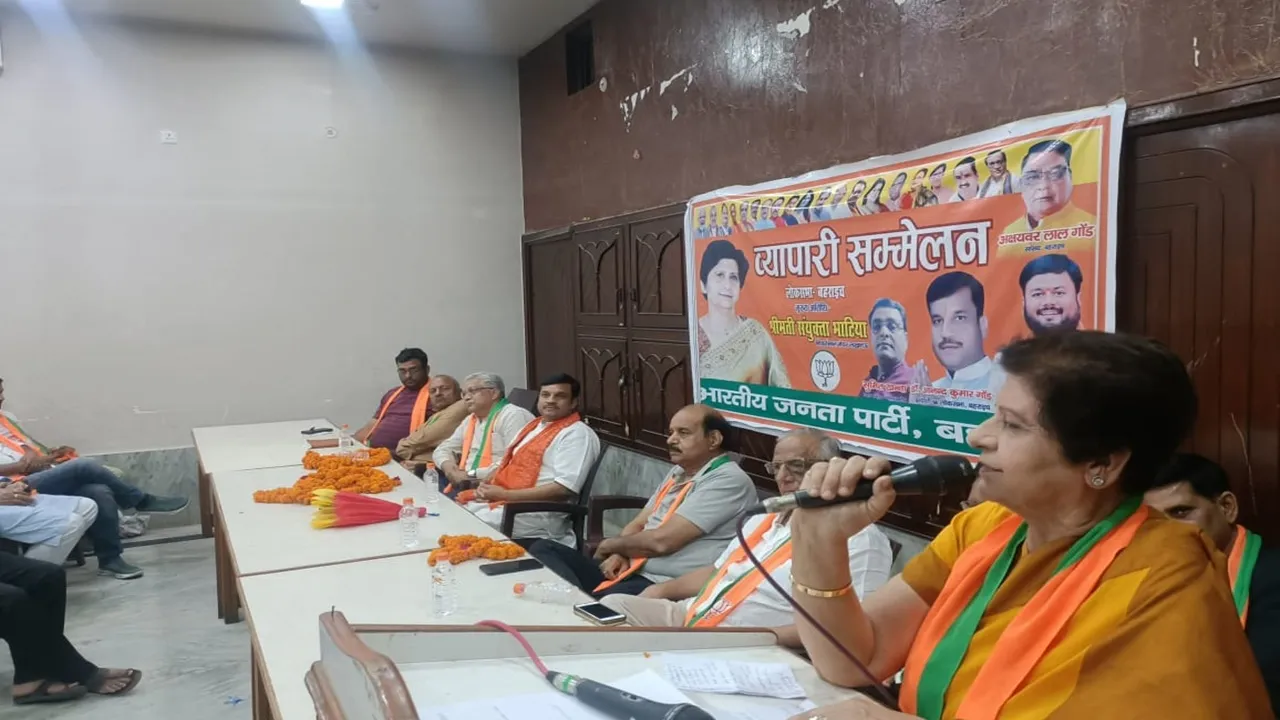 व्यापारी अपना चुनाव समझ कर करें मतदान, बहराइच में बोलीं लखनऊ की पूर्व मेयर