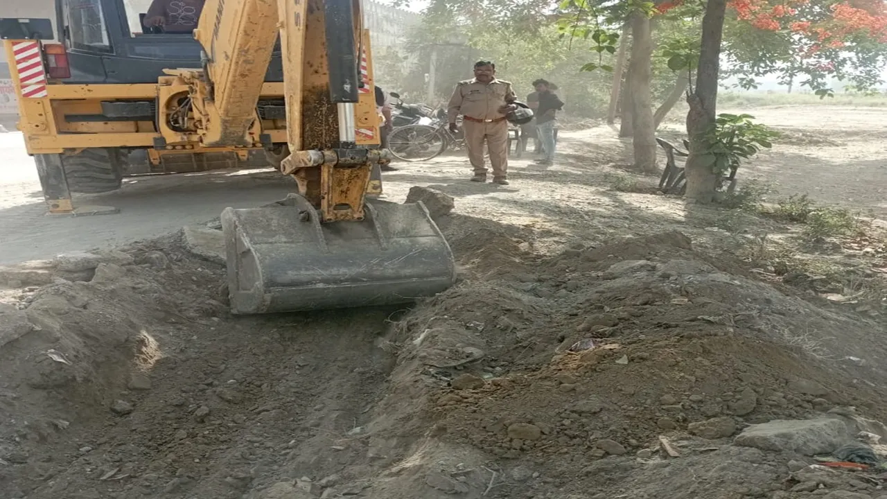 बाराबंकी: वन विभाग अपनी ही जमीन के कब्जे को लेकर था अनजान, भू माफियाओं मिट्टी पाटकर निकाल रहे थे रास्ता