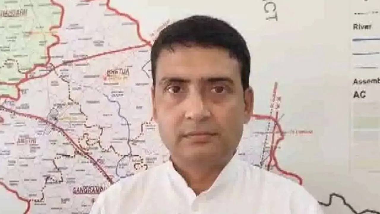 सोशल मीडिया पर पूर्व एमएलसी दीपक सिंह ने शेयर किया ट्रेन टिकट, लिखा-स्मृति ईरानी जी के अमेठी से वापसी का...
