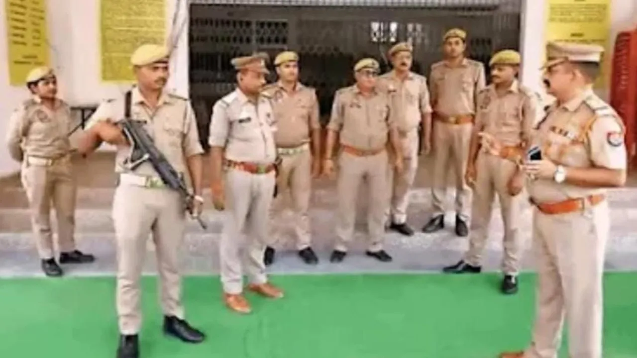 प्रयागराज: मुंडेरा मंडी में स्ट्रांग रूम में घुसा कुत्ता, मचा हड़कंप