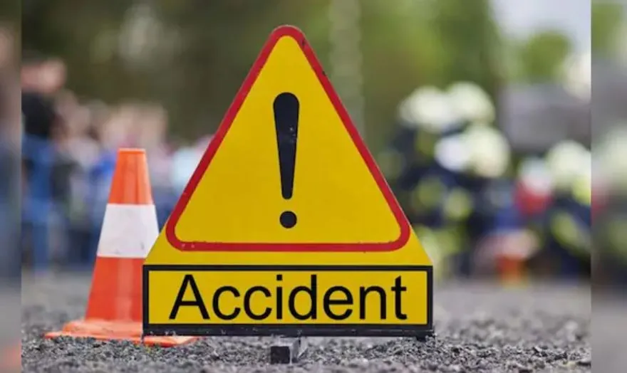 बरेली: सड़क हादसे में चाचा की मौत, भतीजा घायल...परिवार में मचा कोहराम 